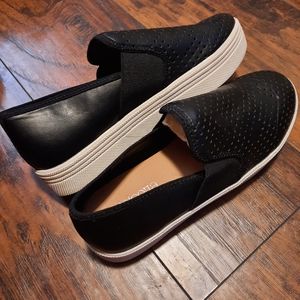 💲NWOT Dolcetta Size 9 Black Ivory Women's Sneaker